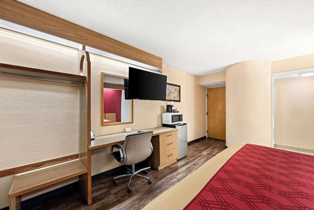 Econo Lodge London North photo 18