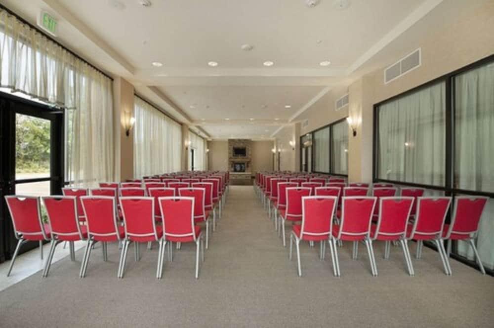 Hampton Inn Jacksonville-Anniston Area photo 64