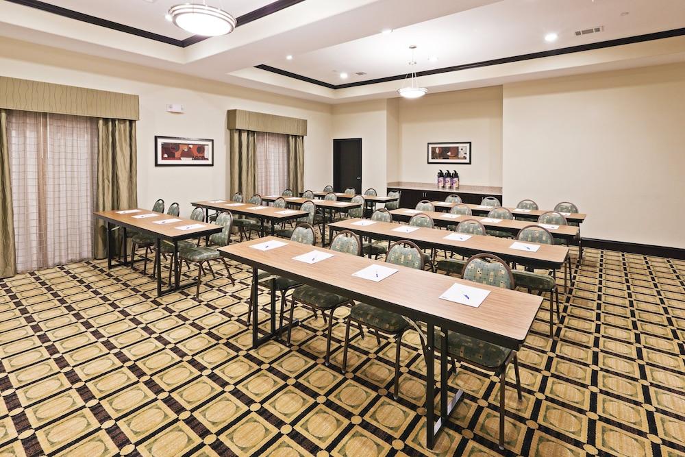 Holiday Inn Express Hotel & Suites Brownfield by IHG photo 23