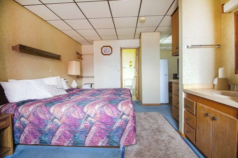HomeTown Inn by OYO - Liberal, KS photo 50