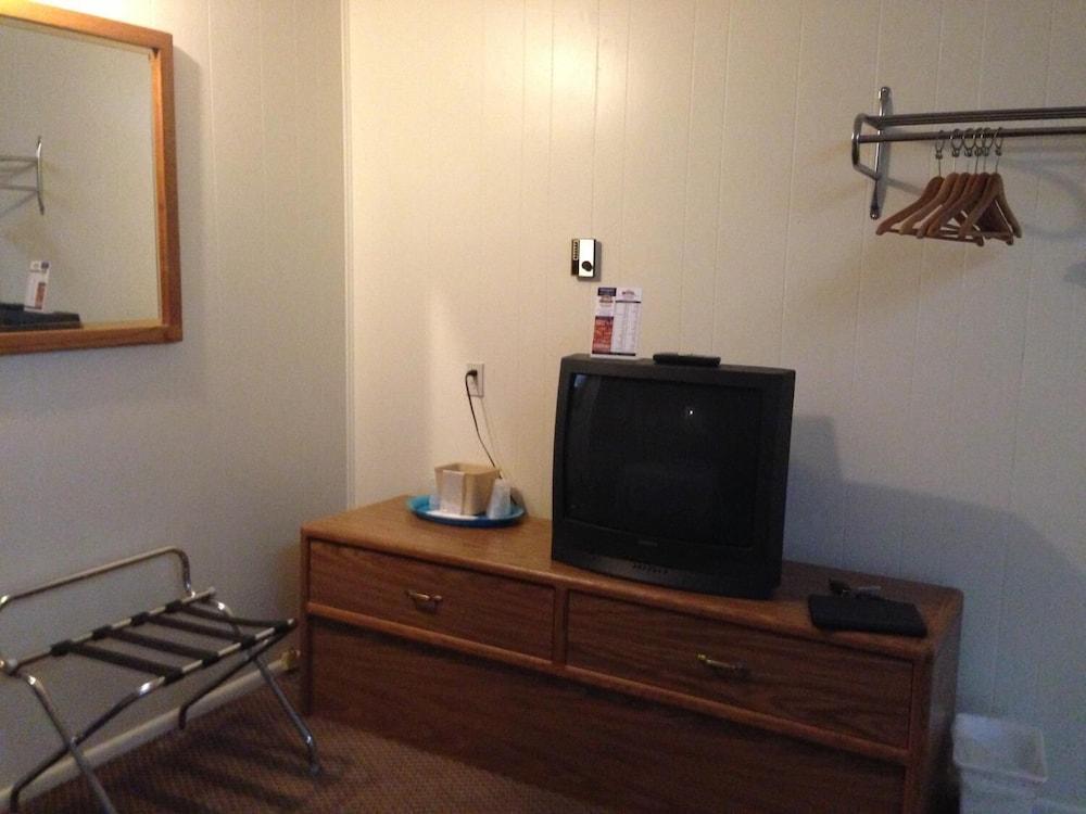 Capri Motel photo 7