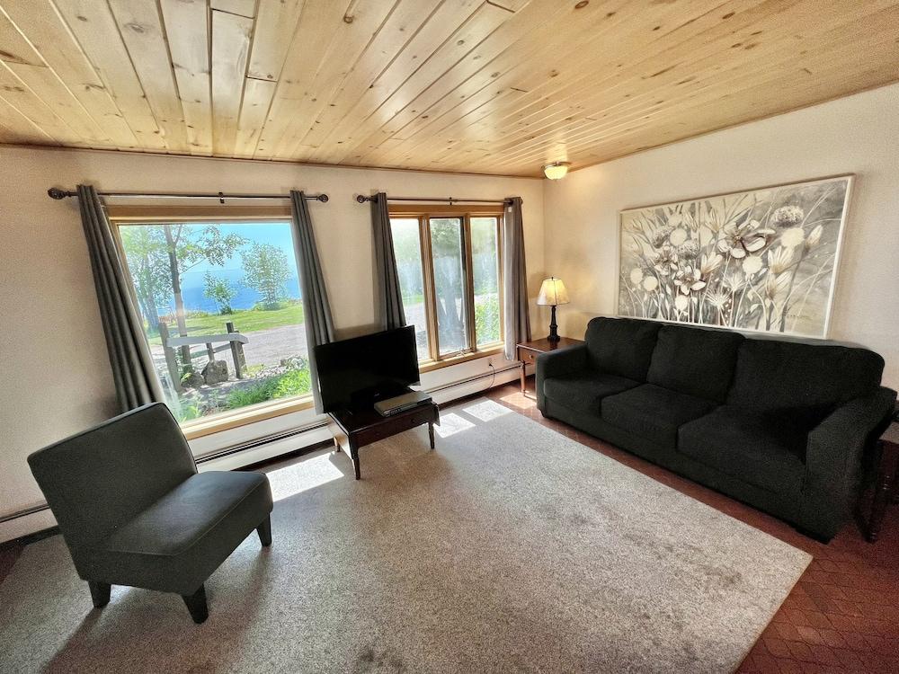 Thomsonite Beach Inn photo 39