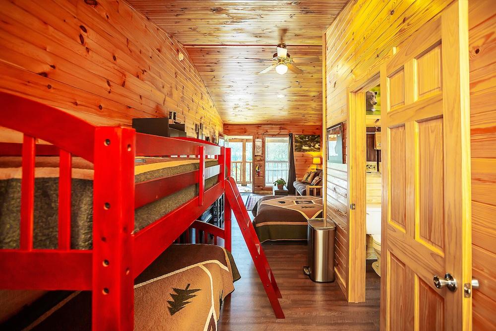 Bigfoot Lodge Room One photo 7