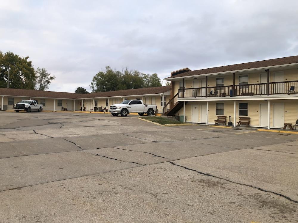 Hawkeye Motel photo 16