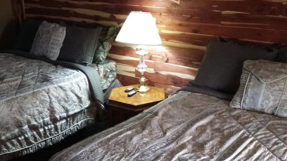 Headwaters Motel photo 4