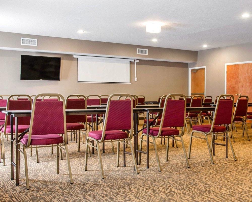 Comfort Suites Benton Harbor - St. Joseph photo 38