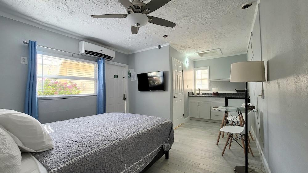Barefoot Mailman Inn & Suites photo 19