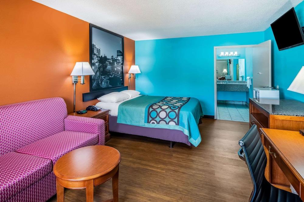 Super 8 by Wyndham Gaffney photo 6