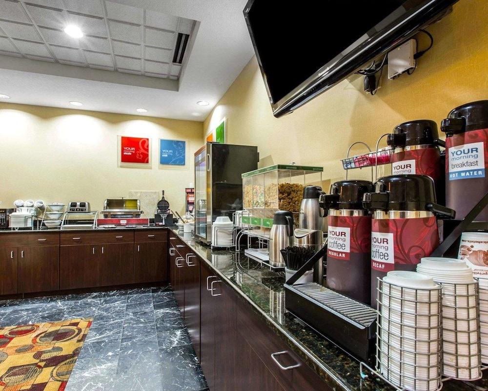 Comfort Suites Waycross photo 29