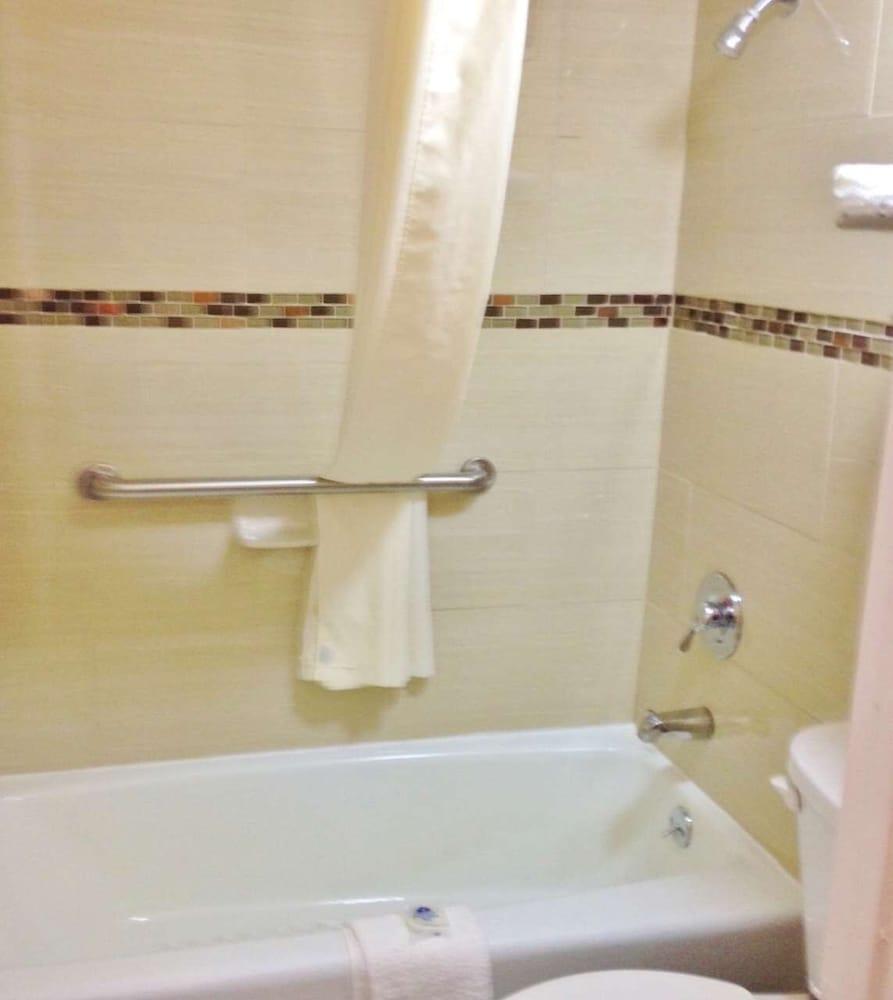 Americas Best Value Inn Forest photo 28