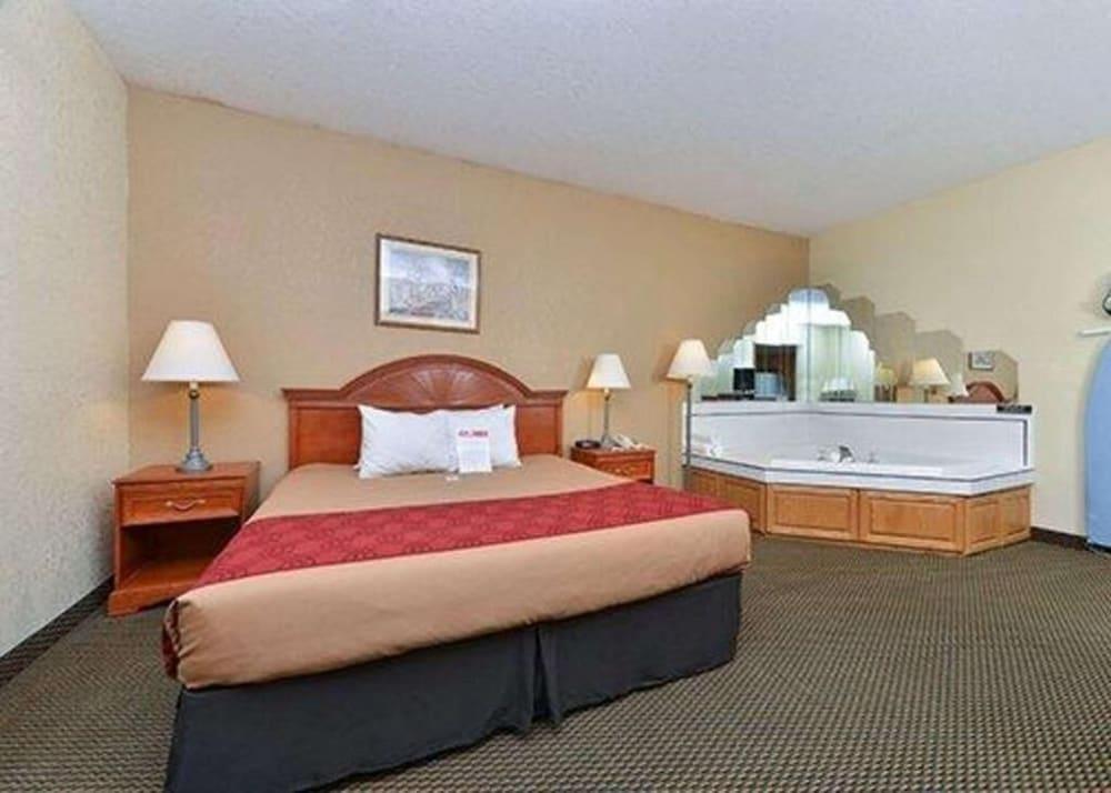 Express Inn & Suites photo 14
