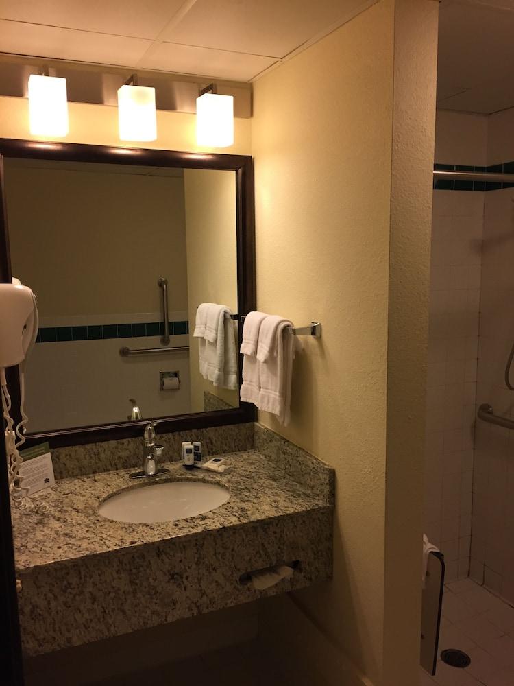 Blossom Hotel & Suites Traverse City photo 23