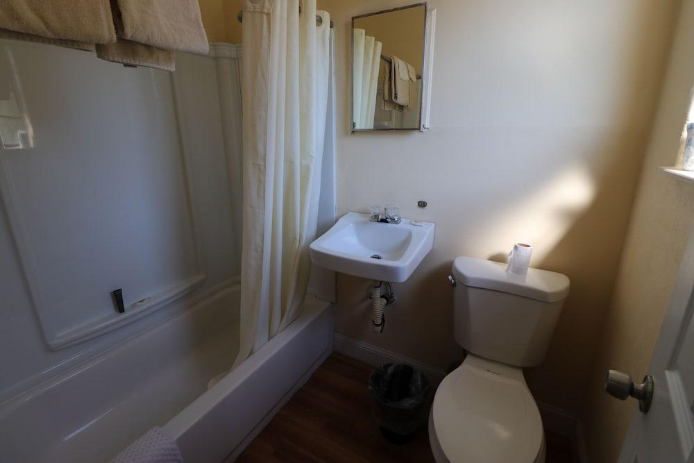 Sandman Inn Motel photo 12