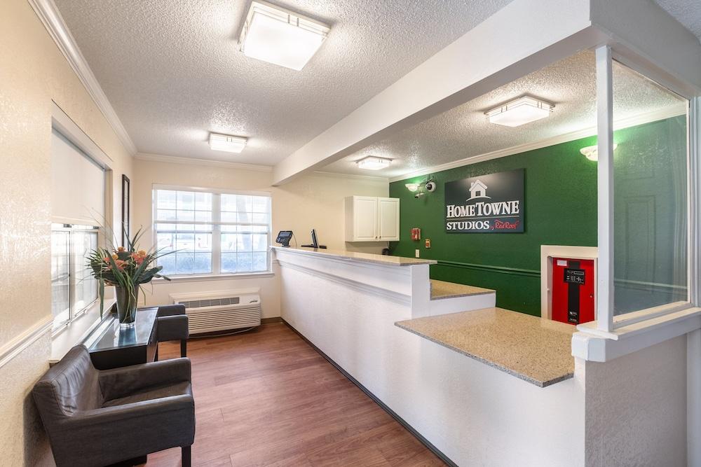 HomeTowne Studios by Red Roof Atlanta NE - Downtown Norcross photo 3