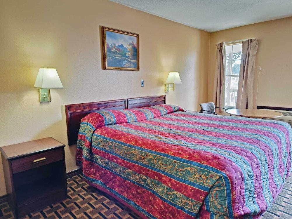 Victorian Inn photo 12