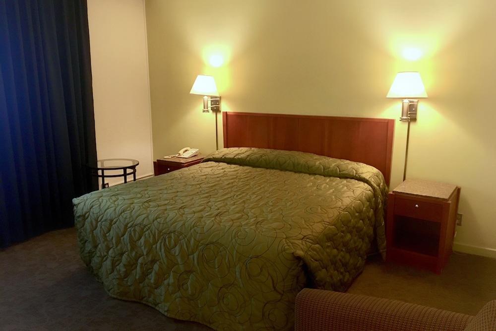 Oasis Inn photo 8