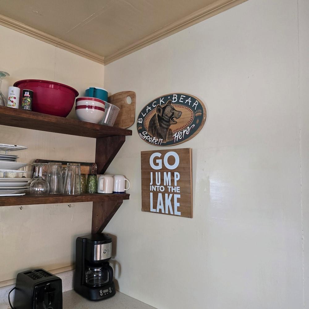 Paddler's Rest Lakeside Cabins and Hotel photo 16