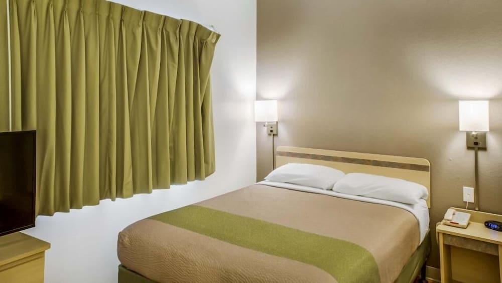 Rodeway Inn Fishers Indianapolis photo 3