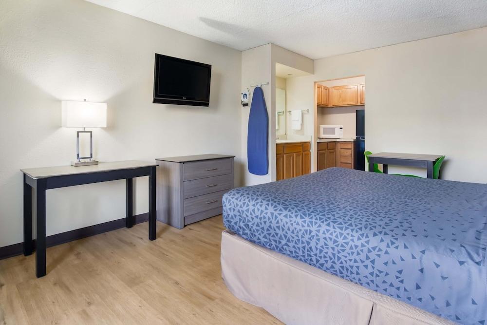 1 Life Studio and Suites photo 13