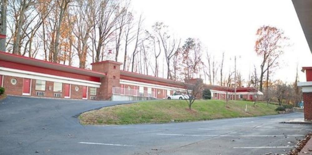 Lee High Inn photo 17