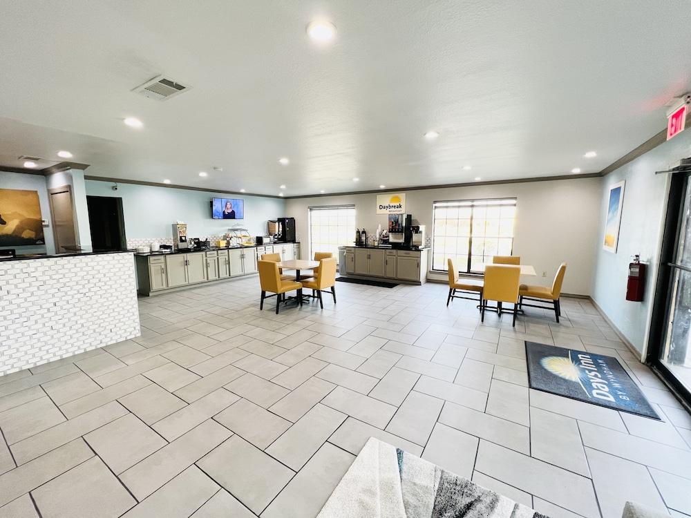 Days Inn by Wyndham Canton photo 15