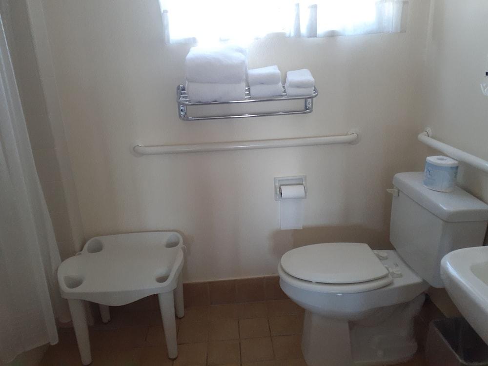 Melody Ranch Motel photo 31