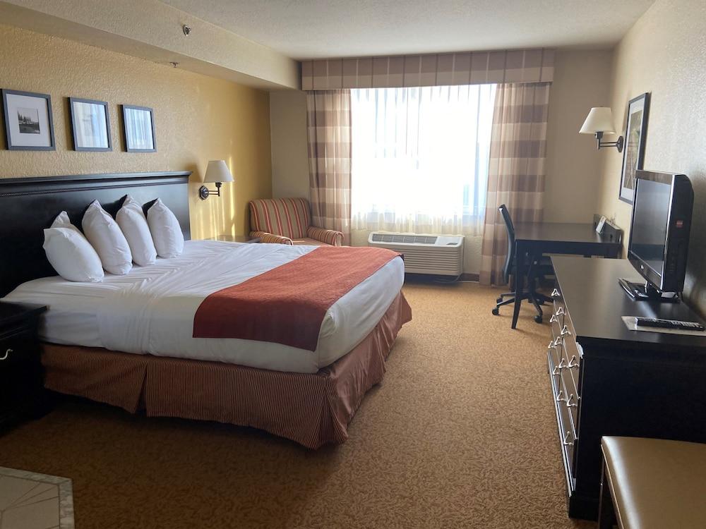 Country Inn & Suites by Radisson, Dundee, MI photo 6