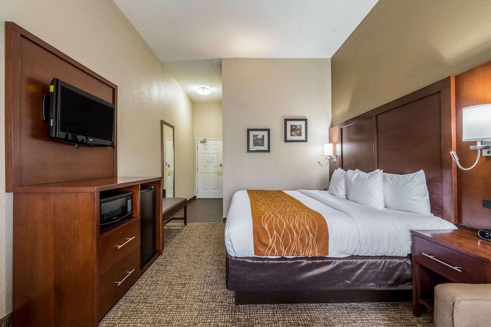 Comfort Inn & Suites Dayton North photo 12