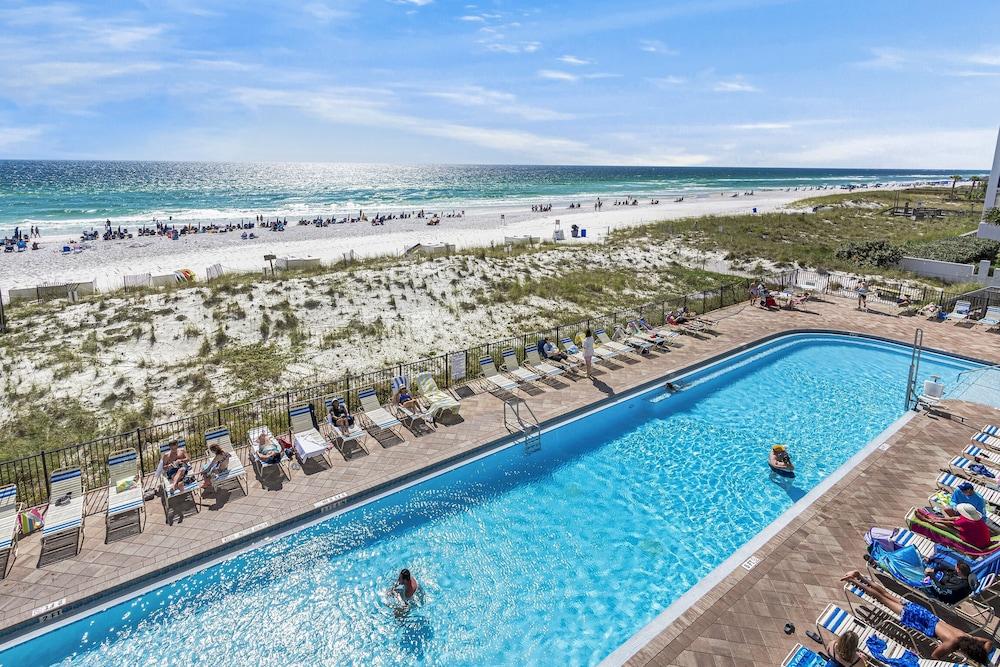 Pelican Beach Resort by Colasan photo 25