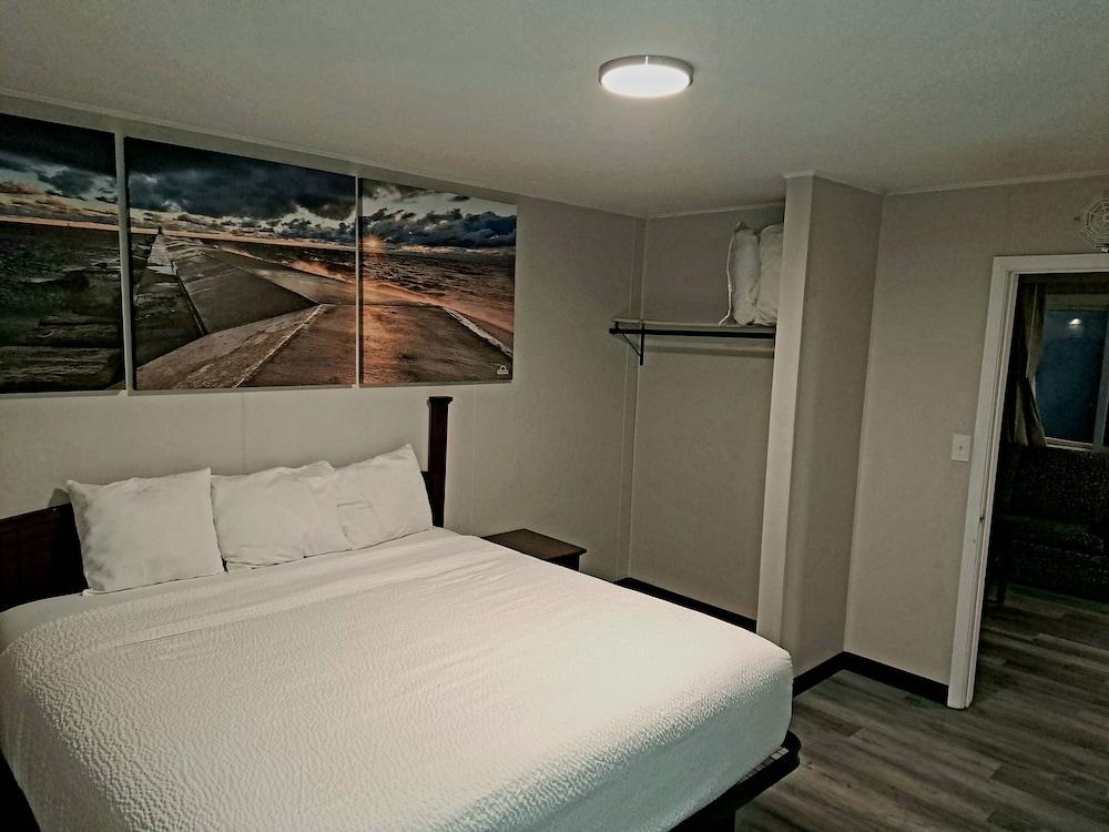 Days Inn & Suites by Wyndham Port Huron photo 8