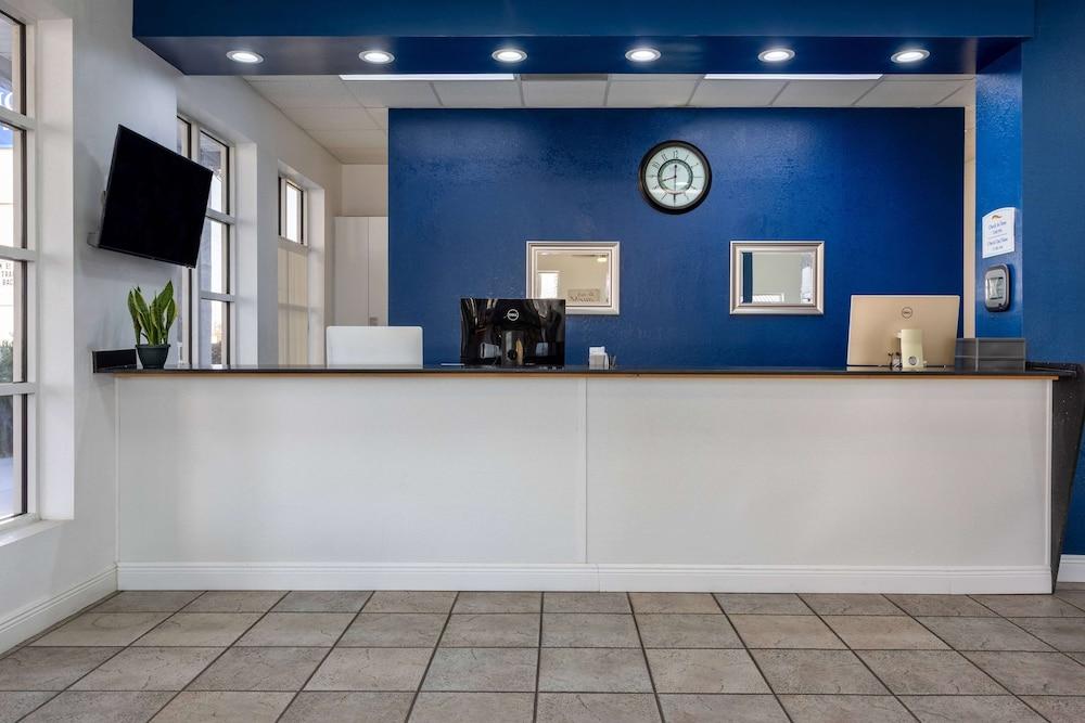 Baymont by Wyndham Marianna photo 2