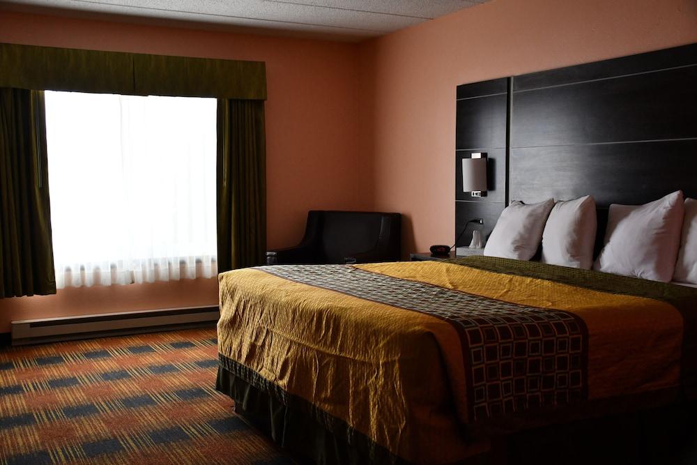 Regency Inn & Suites photo 27