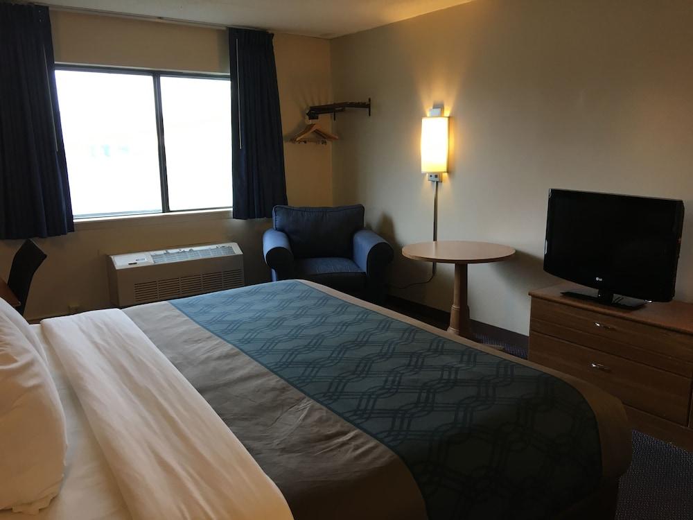 Econo Lodge Darien Lakes photo 4