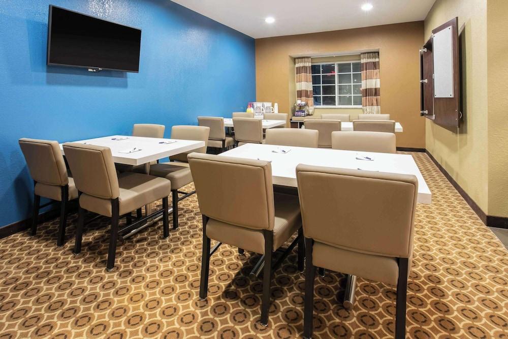Microtel Inn & Suites By Wyndham Pecos photo 16