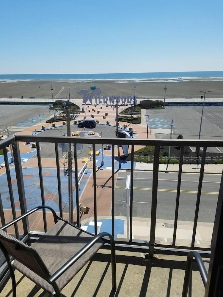 Newport Beach Resort photo 9