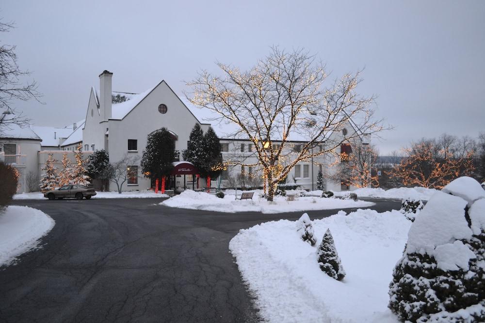 La Tourelle Inn & Spa photo 29