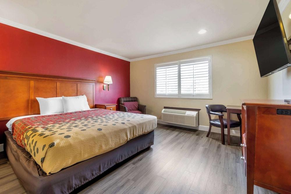 Econo Lodge Moreno Valley photo 23