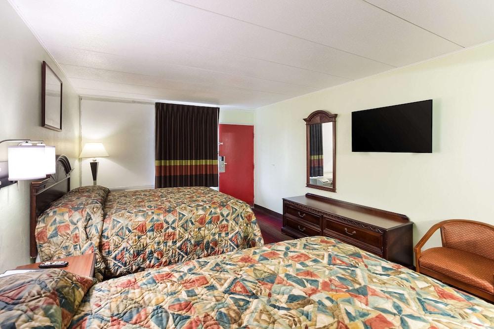 Rodeway Inn South Point photo 19