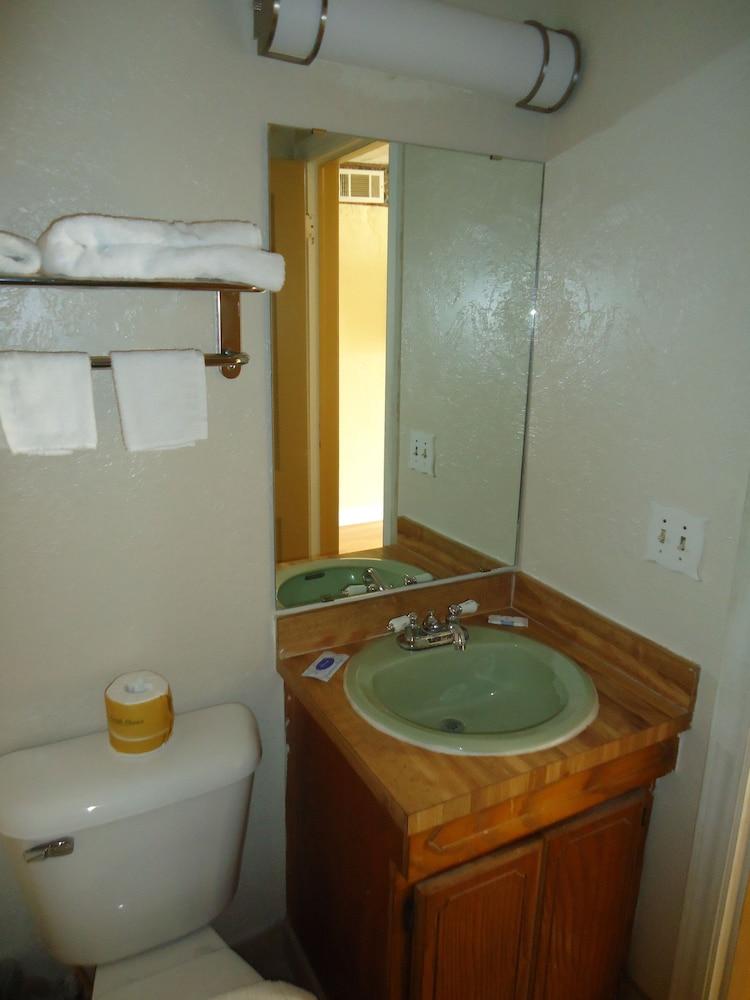 Budget Inn photo 28