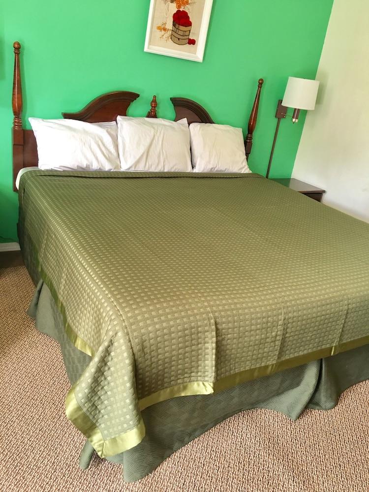 Traveler's Inn Motel photo 16