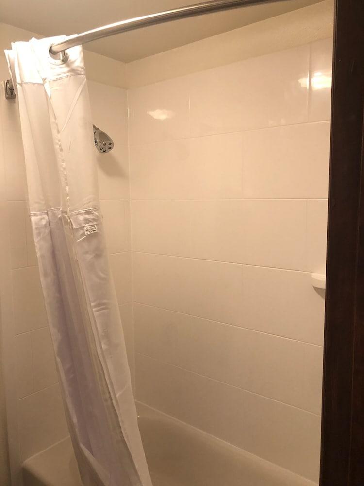 Red Lion Inn & Suites La Pine photo 12
