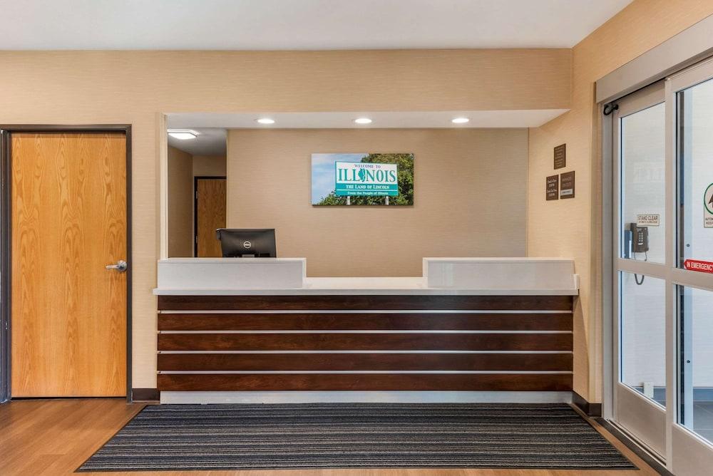 Comfort Inn & Suites near Route 66 photo 2