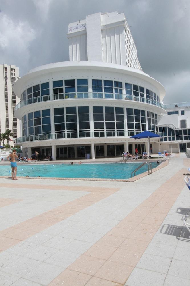 Soleil Apartments at Castle Beach Club photo 43