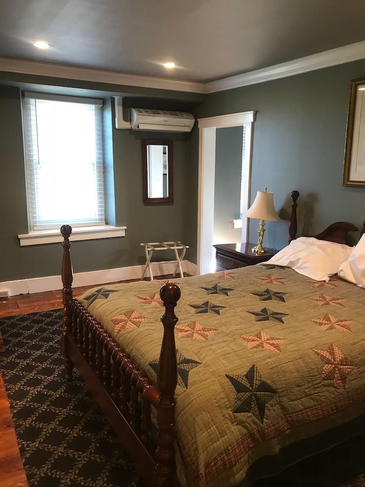 Stottsville Inn photo 40