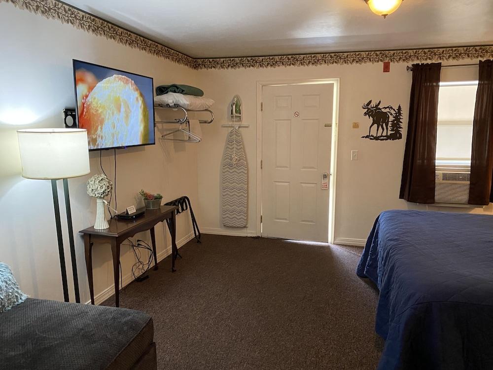 Rustic Inn Motel photo 85