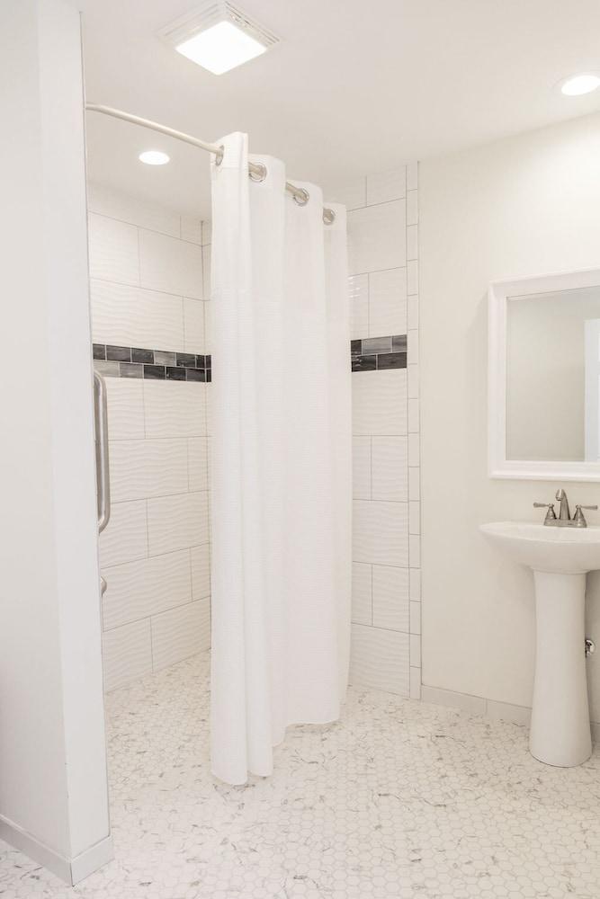 Saltwater Suites photo 9