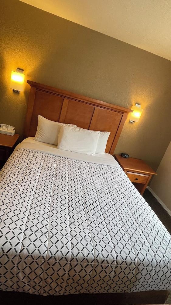 Morgan Inn And Suites photo 16