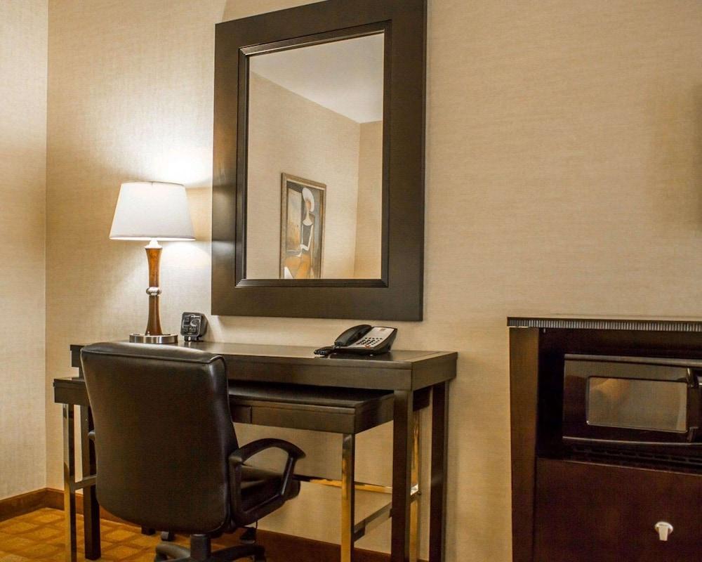 Comfort Suites Edinboro photo 12