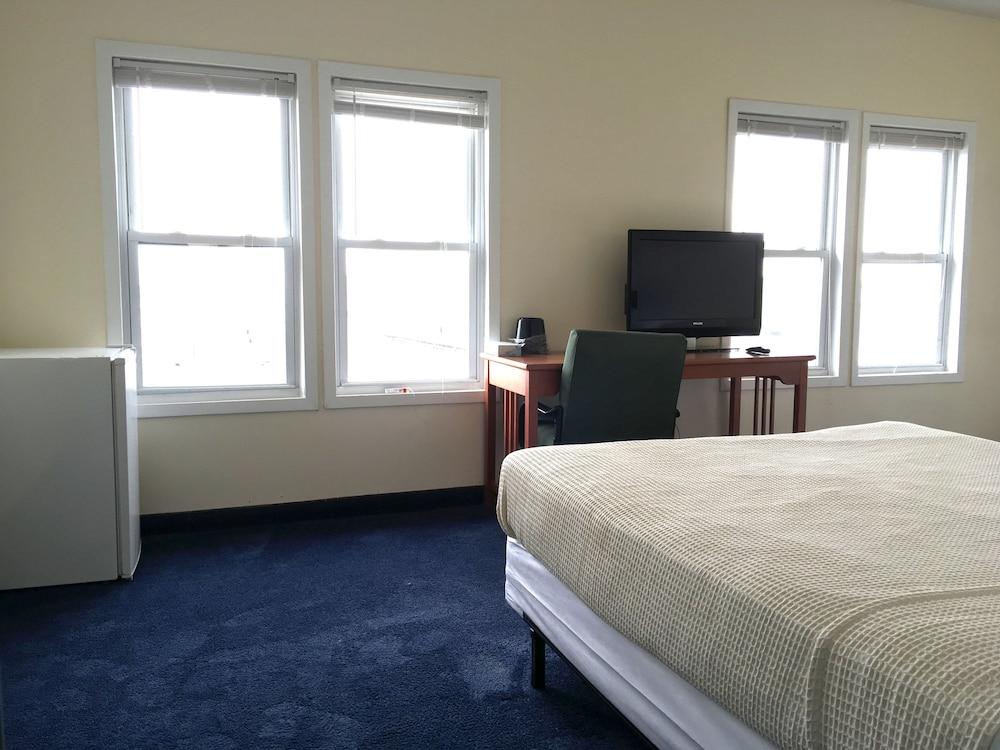 Belmar Inn photo 23