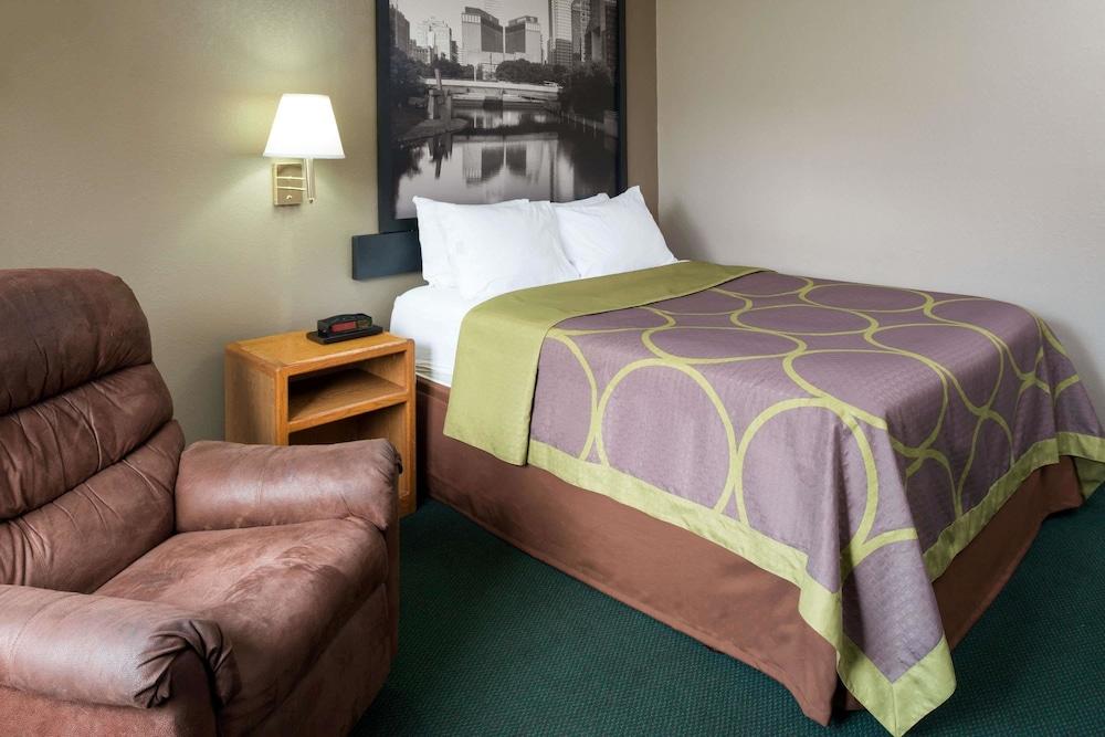 Super 8 by Wyndham Omaha NE photo 12
